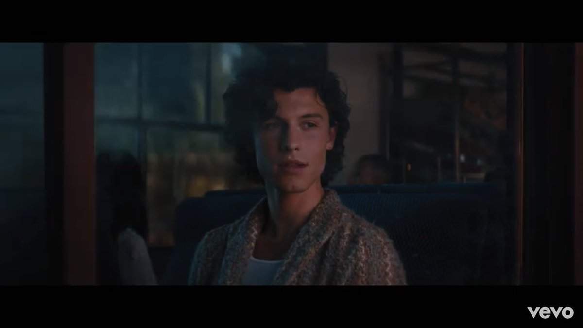 lwtfalling98's tweet photo. it’s about freedom, honesty. it’s about shawn mendes!🧡🖤 #WONDER https://t.co/jLFdeRNl4E