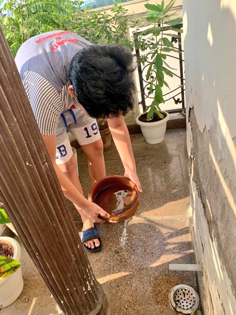 ManuGulati11's tweet photo. It's time to get inspired from our young ones.🙂🙂

Children across Delhi participating in #10Hafte10Baje10Minute campaign to protect their family &amp; also their neighbourhood from #Dengue.

Did you remove the stagnant water at your place? 🙂 https://t.co/gHsQFRzkGs