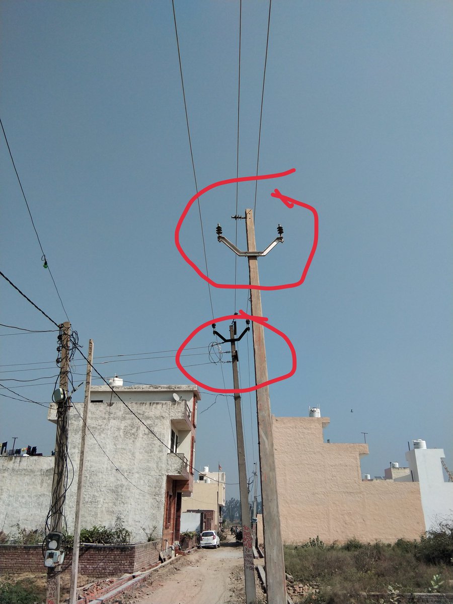 Manmoha21900084's tweet photo. Manmohan (9138204726), we are residents of Virk Nagar, ward 22 , the 11kv is conductor wire passing near to the houses.please change conductor wire into XLP cable. ASAP @cmohry @Ch_RanjitSingh @mlkhattar @PowerHaryana https://t.co/eQk3IPkhO1