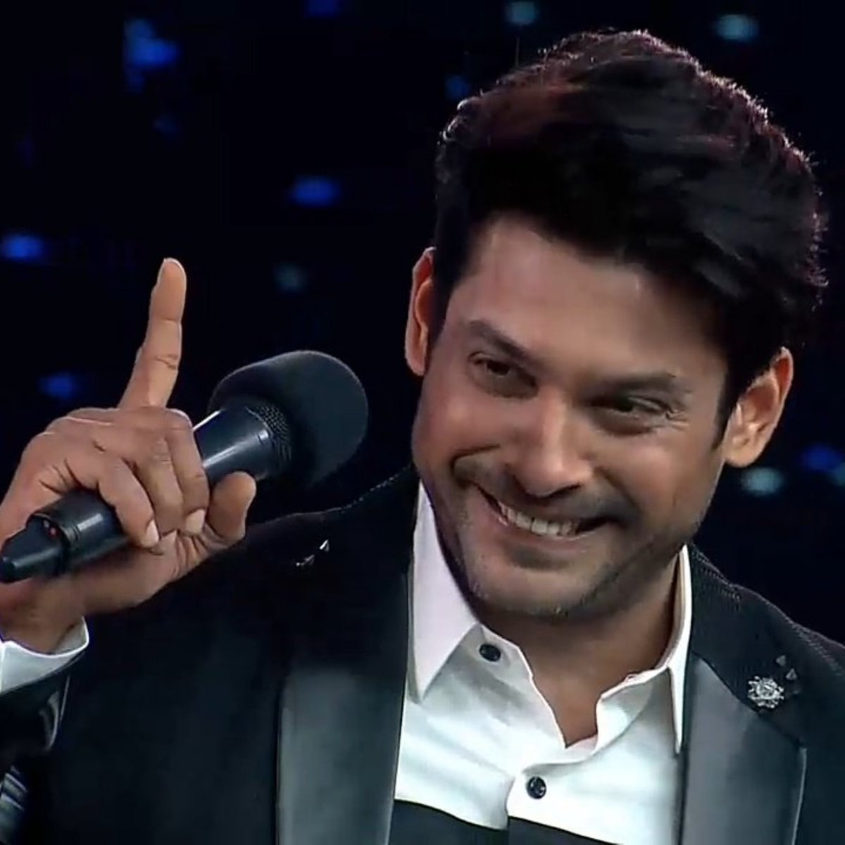 Sidharth Official FC ♥️ (@teamsidharthfc) on Twitter photo Watching Sidharth laugh fills our hearts with pure joy. His infectious smile and charming wit is so special. And now we'll get to see him showing his real self for few more days. How lucky are we! We know you are going to gift us many more beautiful memories, <a href="/sidharth_shukla/">Sidharth Shukla</a>.❤ Watching Sidharth laugh fills our hearts with pure joy. His infectious smile and charming wit is so special. And now we'll get to see him showing his real self for few more days. How lucky are we! We know you are going to gift us many more beautiful memories, <a href="/sidharth_shukla/">Sidharth Shukla</a>.❤