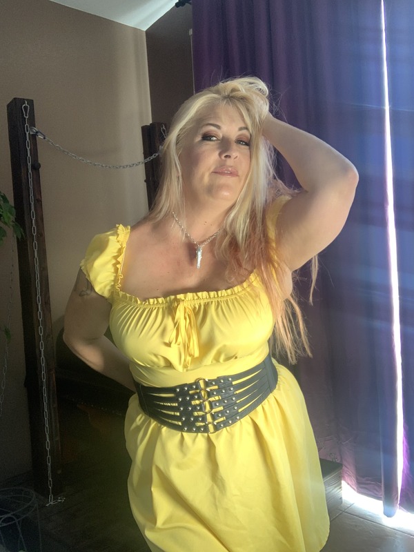 Tw Pornstars Curvy Milf Joclyn Stone Twitter Sun Dresses Are Too Much Fun Milf Cougar