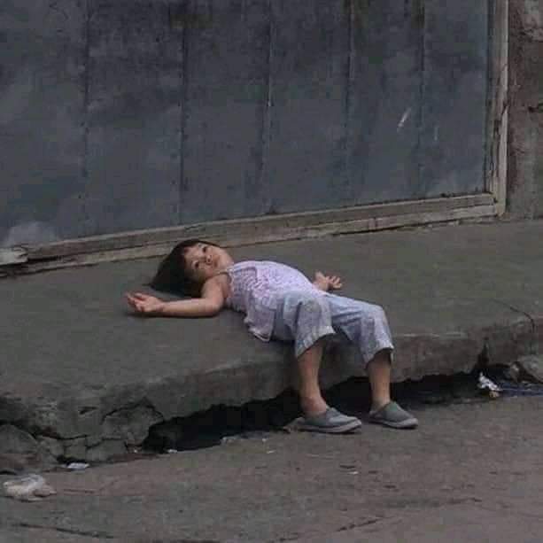 jaicabajar's tweet image. Yung wala pang monday pero pagod ka na