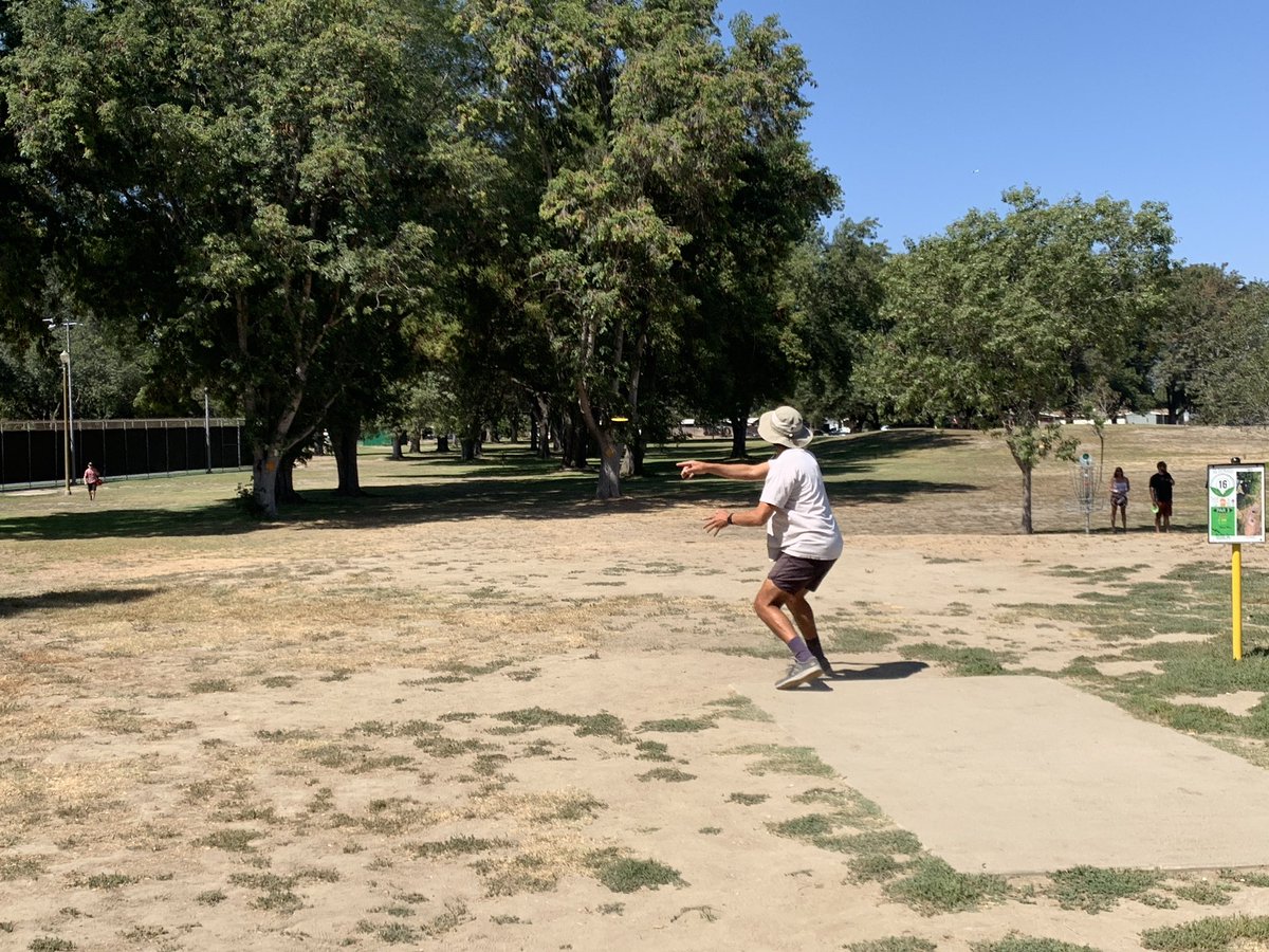 Summit_DGA's tweet image. tossin plastic circles