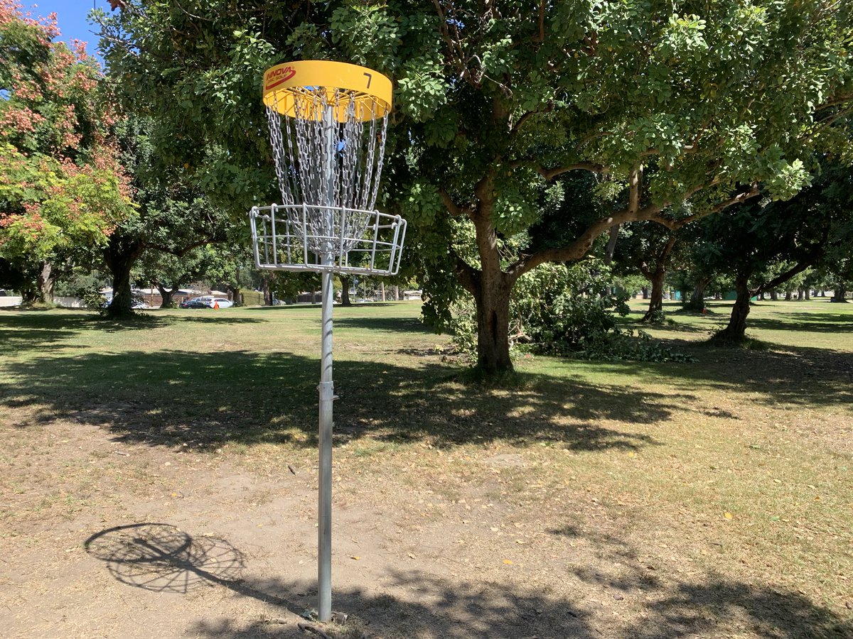 Summit_DGA's tweet image. tossin plastic circles