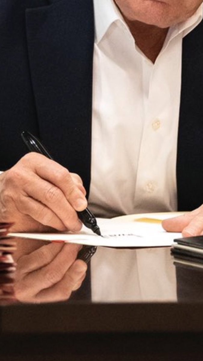 Matt_Dominguez's tweet photo. Hard at work with his blank sheet of paper abs thick ass sharpie. Working real hard, Cheeto. https://t.co/Bd9Nipr0yV