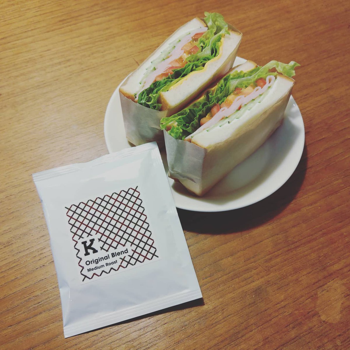 kato_kensuke's tweet photo. 久々に行けたよ狛江のK.base。サンドイッチと中炒りブレンドドリップ。素朴でおいしく、中炒りの飲み応えもなかなか良く！
#kbaseroasterylab #コーヒー #自家焙煎珈琲 #komae #coffee #赤い椅子 #赤い椅子プロジェクト https://t.co/PefJVyFFQP