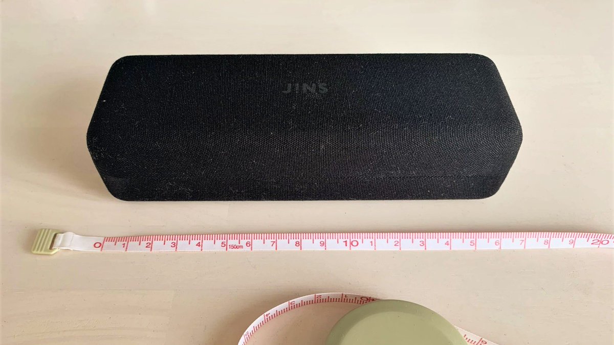 Jins ちなみに Jinsのメガネケースは約17cm 横の長さ です Jins Jinsのメガネケース万能説 Jinsのメガネケースはサイズ比較もできる T Co O7cqvn7sor Twitter