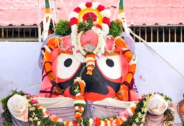 Sri Aurobindo said "A Form That Harboured All Infinity" a striking feature of the image of Lord is "His Big-Round Eyes". The "Chakadola" is the Lovable name of ShreeJagannath which means "The Round-Eyes". Word "Chakadola" is synonymous with "Chakaakhia" & "Chakanayana" as well...