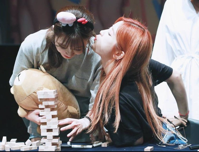 chimocha_'s tweet photo. #EUNRONG 💞
- a thread -

#Apink #Pinkpanda #Eunrong #Chorong #Eunji https://t.co/aG1nC157lP