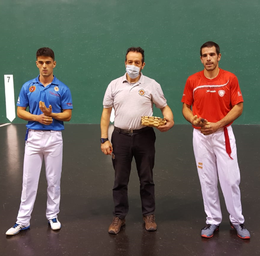 🏆 Campeonato de España de Federaciones Absoluto 2020

Mano Individual | FINAL:
🔴 LUIS CABRERIZO (Castilla y León) 6 - 10 - 1
🔵 ESPINAL (Navarra) 10 - 6 - 5

Espinal sigue mostrando su gran nivel y se proclama campeón de España de Federaciones Absoluto

#Labrit #PelotaVasca