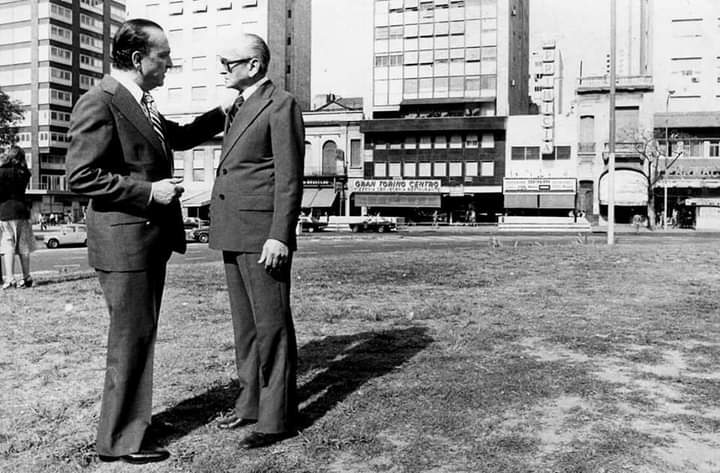 cultura_tango's tweet photo. Hugo del Carril y Osvaldo Pugliese juntos en la Plaza de la República en 1973. https://t.co/JJz201pg2r
