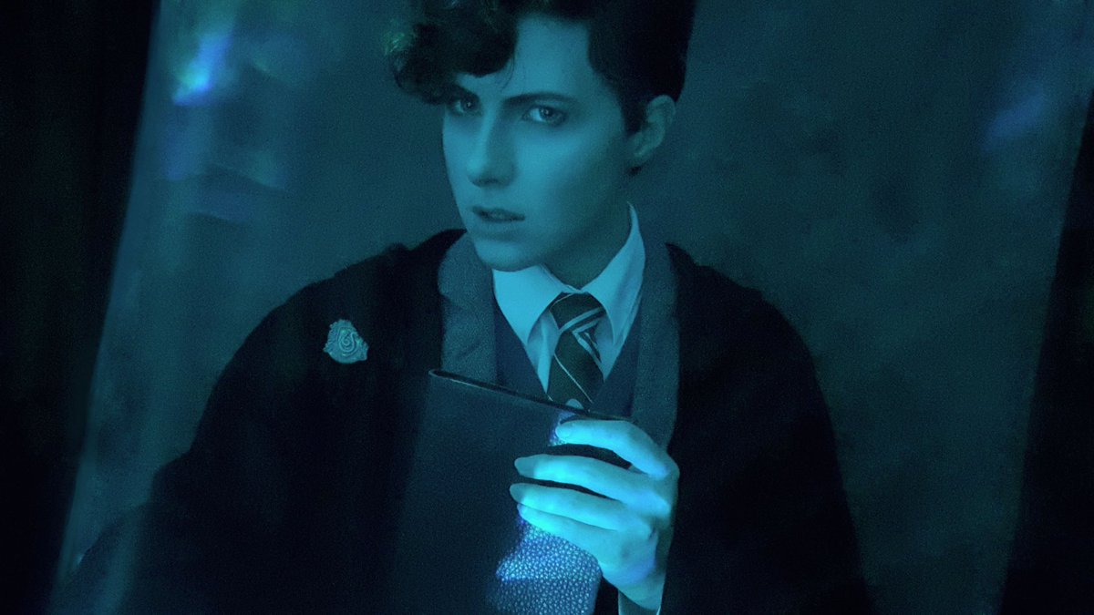 I just want to play Mr. Tom Riddle in a movie is that too much to ask?? 😭

#hp #harrypotter #tomriddle #tommarvoloriddle