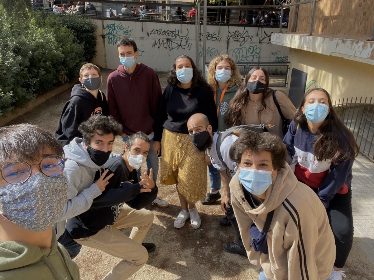 Bon dia pica-roquers ☀️
Cada cop queda menys per començar aquest nou curs! 💪L'equip de monitores estem emocionades i carregades d'energia! 💜💛 (Encara que no hi som totes a la foto)🙈
Us esperem el dia 17 d'octubre plens d'energia de l'esplai!!!🌿