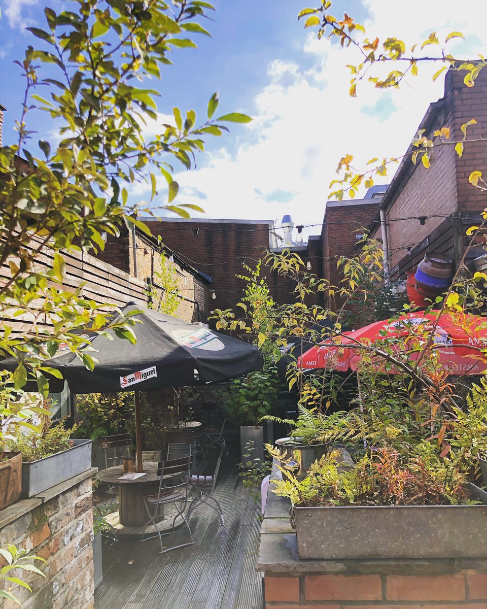 Roof garden #✌🏻 Open till .... 10 #autumn #roofgarden #beer #cocktails #sun #manchester #northernquarter 🍁