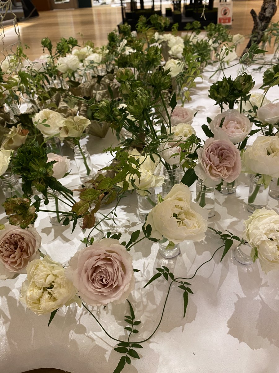 花時間 Sur Twitter 東京 六本木の 東京ミッドタウン で開催された フラワーアートアワード １ ３階までをさまざまな 花 で彩られていました 艶やかなバラの色 香りに改めて魅了されたひと時です バラの魅力 バラ好き 花で癒やしを 花のイベント