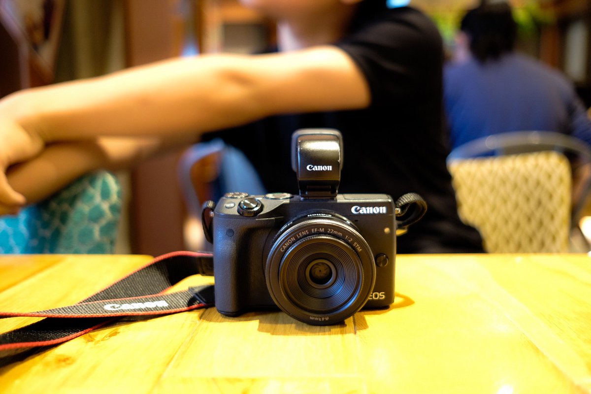 BienPaPa37's tweet photo. 息子とカフェ休憩♪
今日は2人でコンパクトミラーレス
僕のお古のEOS M3も何気に使いこなしている✨
カフェに入る時
「男2人で⁇」
と言われたけど
「親子だから良いでしょ」
と言ったら
「そっか」
と、まだ素直☺️♪
(ただの甘い物好きの似た者親子なのかも😅💦)
#カフェ
#スナップ
#XーT30
#EOS_M3 https://t.co/9ynQHLshMi