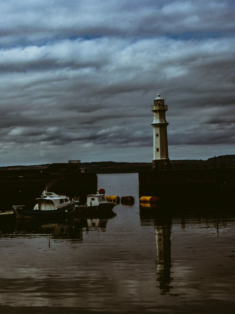 #Newhaven #Edinburgh #picoftheday #photooftheday #instascotland #igedinburgh #igscotland #ignewhaven 
📍Newhaven Harbour, September 2020.
@hiddenscotlands 
@VisitScotland 
@edinspotlight 
@darkedinburgh 
@edinburgh