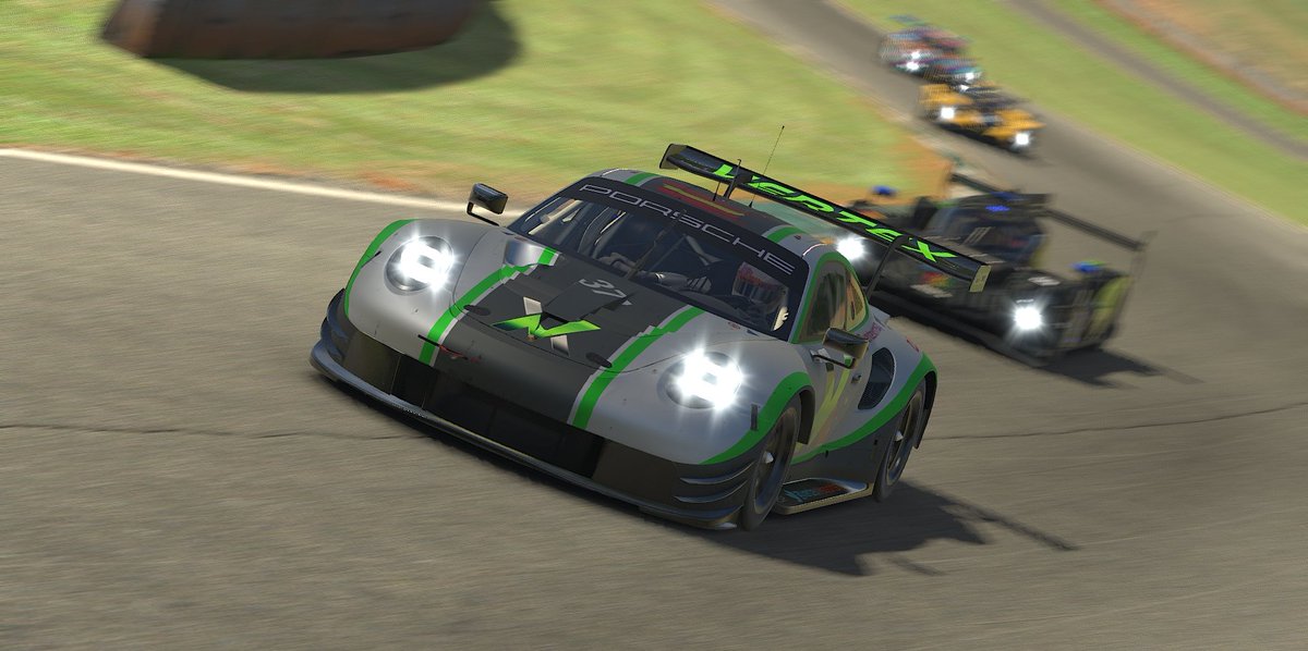 Gran sábado de simracing en <a href="/iRacing/">iRacing</a> <a href="/iRacing_es/">iRacing.es</a> corriendo la Petit Le Mans y terminando con uno de nuestros coches en segundo puesto!! Una pena que el RSR no pudiera terminar la carrera. A seguir disfrutando con estos pedazo de eventos en equipo!!!