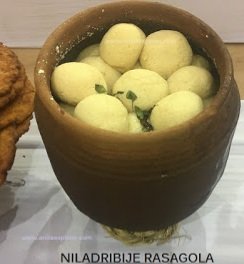 20. Luni Khuruma – Made of Wheat, Ghee and Salt(Onreturn of Bahuda Yatra during Suna Vesha, Rasagolla are offered as Bhogas but on no other day Rasagollas are allowed for Bhog)Cakes, Pancakes and Patties21. Suar Pitha – Made of wheat and Ghee