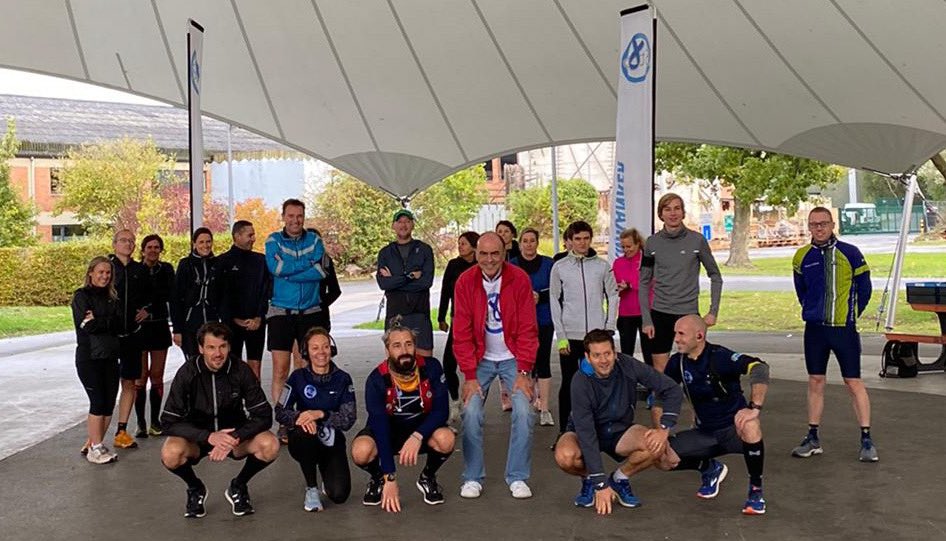 De 5 ‘Colon-isten’ &amp; vrienden zijn er klaar voor! 6u lopen 🏃🏻‍♂️🏃‍♀️🏃🏻‍♂️ voor het goede doel! Topinitiatief <a href="/ThomasSnoeckx/">Thomas Snoeckx</a> 💙
P.S. Onze <a href="/LucColemont/">Dr. Luc Colemont</a> supportert ipv te lopen en <a href="/mettepenningen/">Bruno Mettepenningen</a> nam foto 📸
#kleinploegske #groteboodschap
#doedetest 🙏

acties.stopdarmkanker.be/team/de-colon-…👇