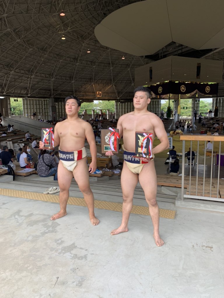 本日、大浜公園相撲場にて西日本大会が無観客で開催されました！
【結果】
＊2部団体戦
準優勝🥈
＊2部個人戦
・仁木駿(経4)　　優勝🥇
・大川雄士(文4)　第3位🥉
応援してくださった皆様ありがとうございました！
4年生は最後の試合となるインカレに向けてまた頑張ります！！