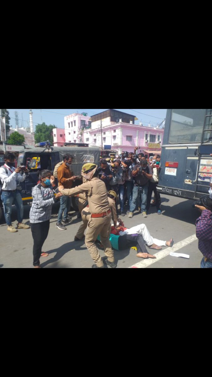 Shivani67754136's tweet photo. “Injustice anywhere is a threat to justice everywhere.” 
#justicefororphanupgirl 

@PrakashJavdekar
 @myogioffice    
@PMOIndia
@ncwindia @BJPMahilaMorcha @Raghuraj_Bhadri @sunilyadav_unnao @dgpup @yadavakhilesh
 @AdminLKO
@ndtvindia @abpnews @Uppolice https://t.co/N0F52PRIAy