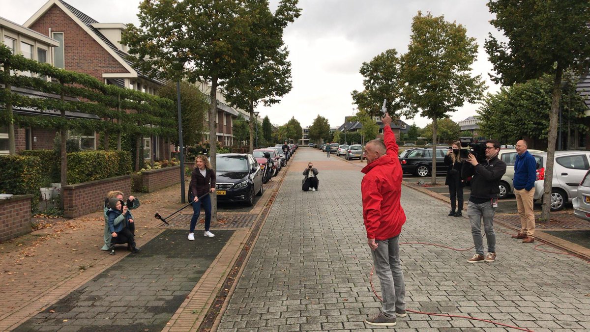 SingelloopBreda's tweet photo. READY... SET... GO 💪! Het officiële startschot is gegeven! Wij wensen alle Singellopers heel veel succes, maak er iets moois van 🏃🏃♂️! Maar vooral... héél veel hardloopplezier! #ASBEO #SingelloopBreda https://t.co/IcM18LptAr