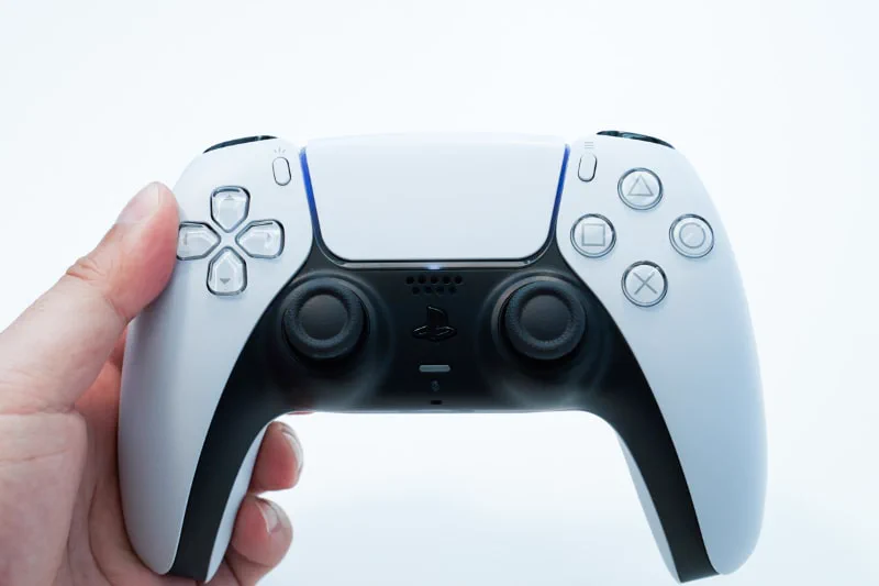 PS5では決定が〇ボタンではなく✖ボタンになってしまう模様・・・