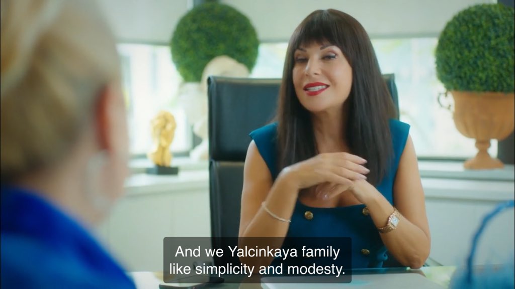 1) I’m not even going to try for nice screenshots with perihan. Can I be part of the yalcinkaya family? The other one is tacky.  2) Leyla sounds like my mother when she’s giving advice to Seda.  #iyigündekötügünde  #elçinsangu