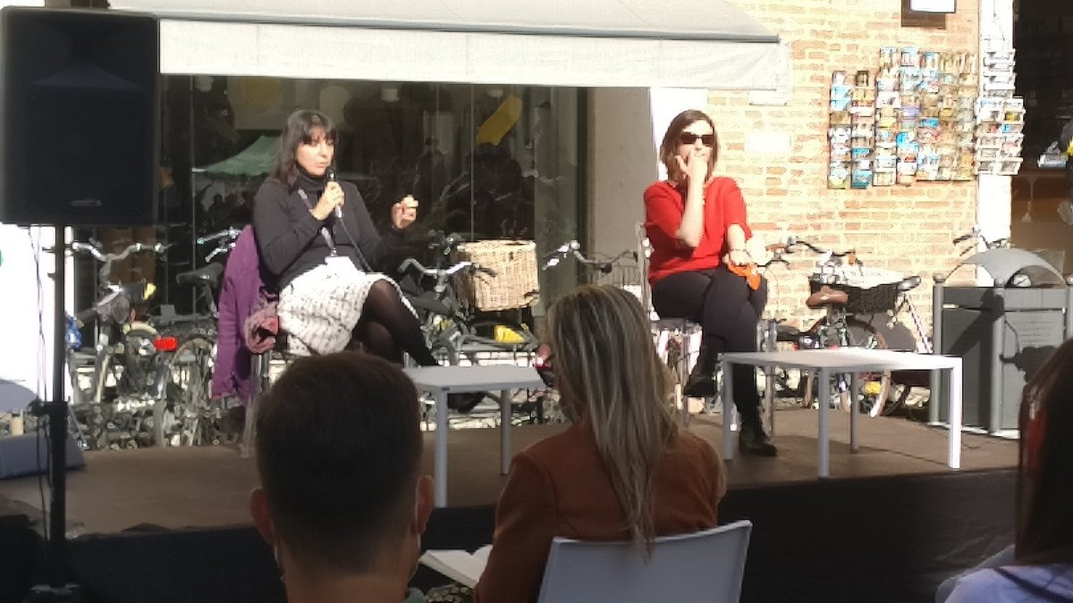 foodsciencefest's tweet photo. Dal pangolino alle penne lisce: come la pandemia ha cambiato il nostro rapporto con il cibo. Con la semiologa Simona Stano di @unito e la moderazione di @divagatrice #fsf2020 #foodscience2020 https://t.co/TW9BCzG3vL