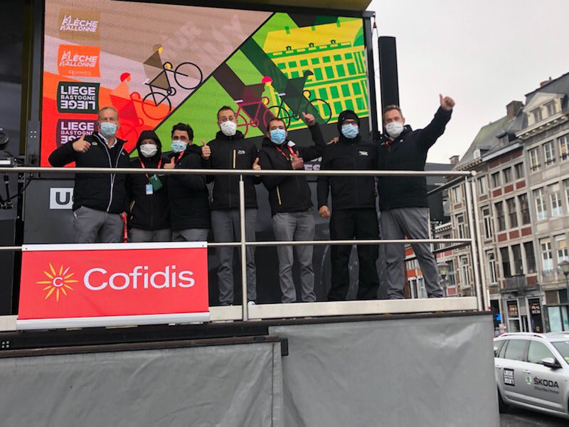 Ça y est c’est parti pour la doyenne <a href="/LiegeBastogneL/">Liège-Bastogne-Liège</a> et il est bien là en 🌈 <a href="/alafpolak1/">Julian Alaphilippe Officiel</a>!!
Merci à toute l’équipe du départ 💥<a href="/amaurysport/">A.S.O.</a>