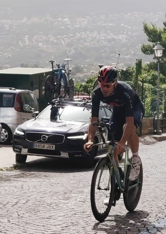 Giro Stage 1 #winner <a href="/filippoganna/">filippo ganna</a> <a href="/INEOSGrenadiers/">INEOS Grenadiers</a> warming up the legs pre-race <a href="/giroditalia/">Giro d'Italia</a> #Giro2020  <a href="/JohnyRoubaix/">JohnyRoubaix</a> 🥰