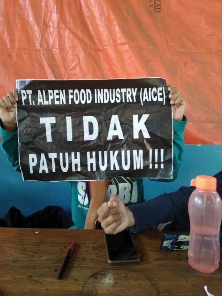 Indrohaphap's tweet photo. Sambil bilang boikot aice
https://t.co/wSVS2b2IAC
#JanganBeliEsKrimAice
#PengusahaAiceBayarBuzzerRp https://t.co/CvLzQpDKJa
