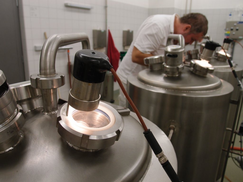 Una micro para producir desde 100 hl a 400 hl por año? Nosotros tenemos la solución, asesoramiento completo durante y tras el proceso de instalación. 100% tecnología checa. #microcerveceria #fabricacerveza // Contacto: info@cervezacheca.com