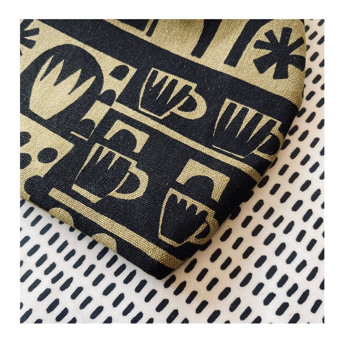 posner_nome's tweet photo. This green combo π #sundayvibes #handprintedtextiles #greenandblack #allthepatterns #indiemaker #papercutdesign #screenprinted #printmaker #fortheloveoftextiles https://t.co/7SaBAzDCsc