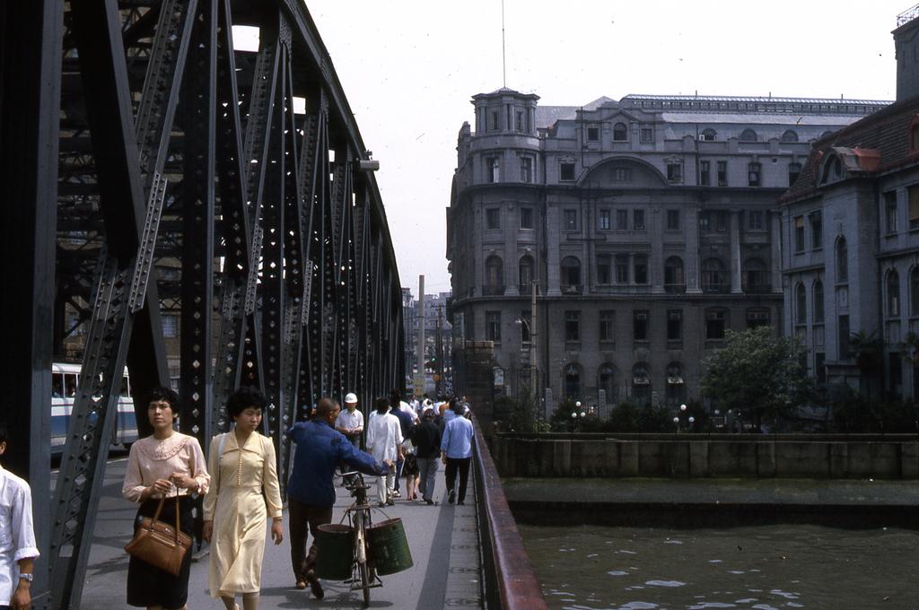 #祭憶上海 1983年，白渡橋兩側北望。Steven Vik