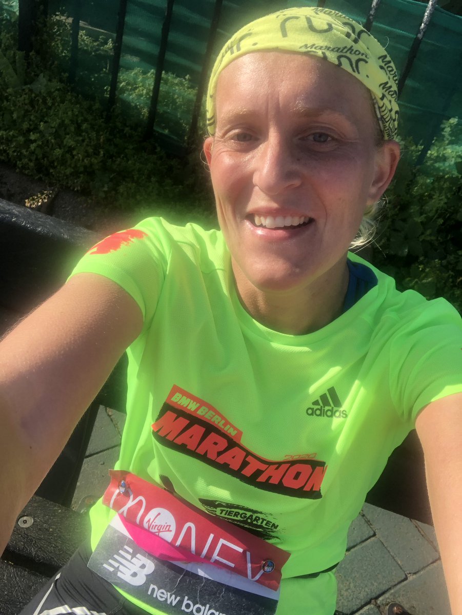 Cazza7's tweet photo. OMG what a day! 4:04! Hard work pays off 🏃🏼‍♀️ #LondonMarathon #40thRace @LondonMarathon @BBCSport absolutely buzzing with this, so close to the sub 4 dream. My 7th marathon!!! https://t.co/ts2bffRQky