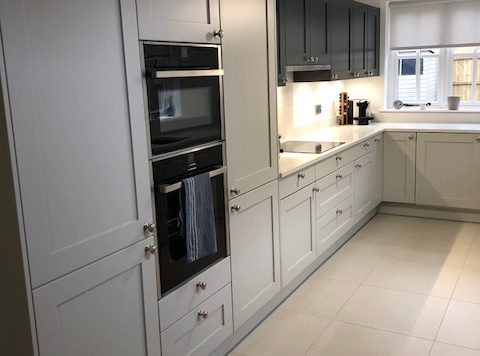 Check out this gorgeous Edwardian Smooth Painted Quartz & Konigstone kitchen that we created in Stoneygate - absolutely stunning - bit.ly/3kbsTqD