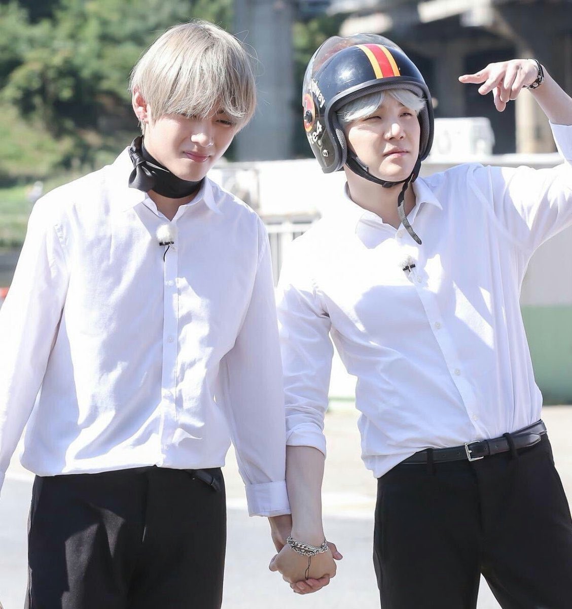 ofc the holding hands team