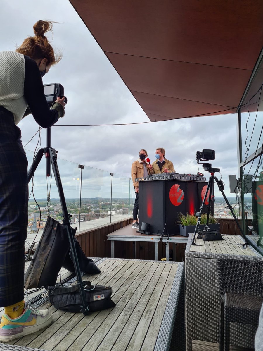 WeekendvdKlant's tweet image. We sluiten het Weekend van de Klant af met @vrtradio2 en niemand minder dan Regi bovenop @RadissonBlu in gaststad @stadhasselt! 🥳🤩🙌
#weekendvandeklant