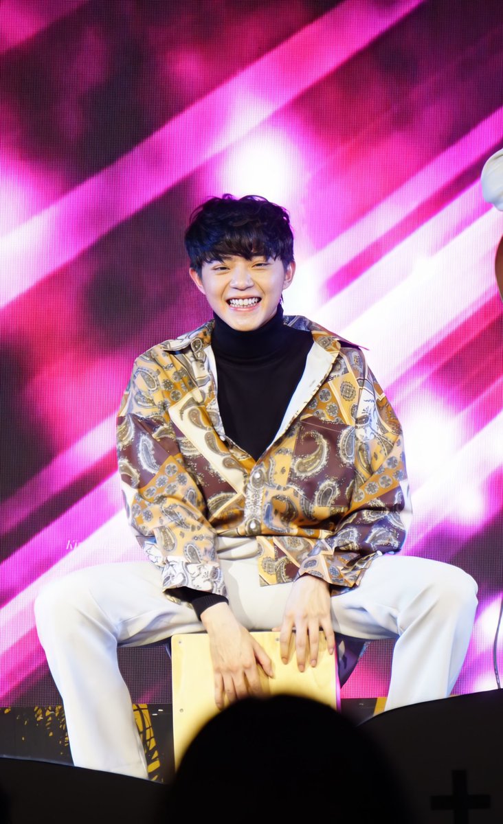 KizanokZ's tweet photo. คนนี้คือใครเอ่ย แต่คือน่ารักอ่ะ #idolexchange https://t.co/MinaefpE24