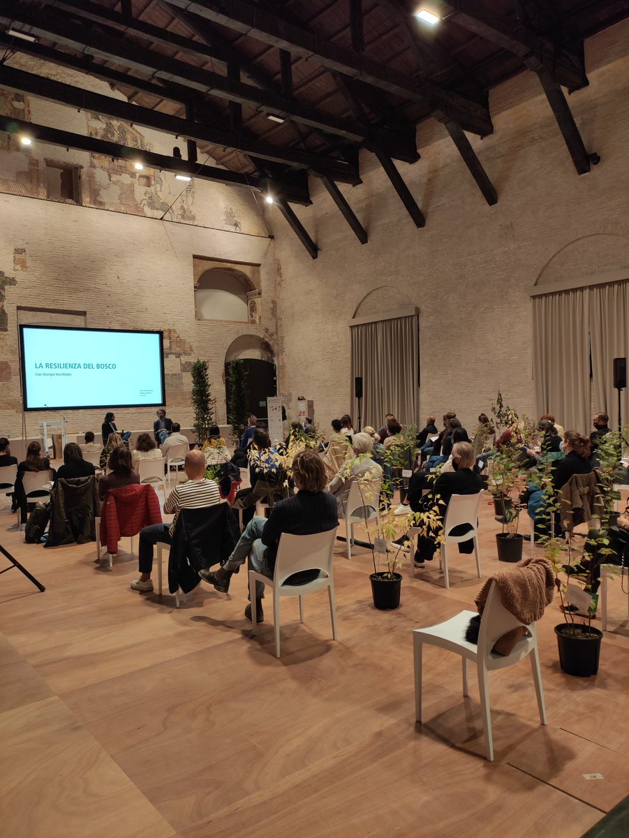 foodsciencefest's tweet photo. Ultimo appuntamento del #FSF2020 a Palazzo della Ragione con @gvacchiano autore del libro "Resilienza del bosco"
Modera @AlbertoAgliotti
#FoodScience2020 https://t.co/iFHT56gYGf