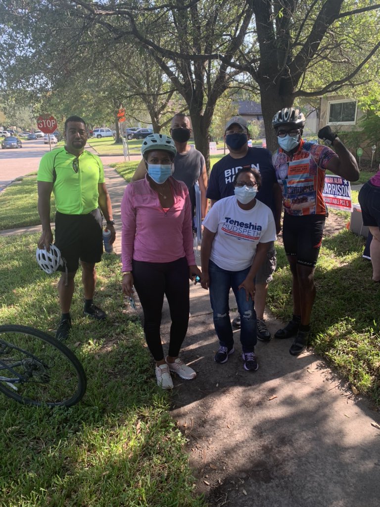 TeneshiaforHC's tweet photo. Weโre up early this Sunday morning doing literature drops with @southwestdemocrats. Ran into some of the hardest working leaders in our city and county. #TeneshiaforHC #SwingTXleft #SD13 #vote2020๐บ๐ธ https://t.co/m3jRm5VbAj
