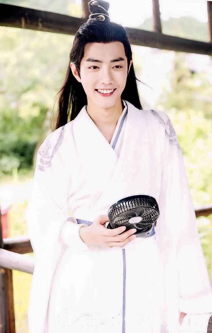 zix1ctra's tweet photo. happy 29th, xiao zhan! 生日快乐 ✨❤️🥰

#HappyXiaoZhanDay https://t.co/yII8Uk1j9O