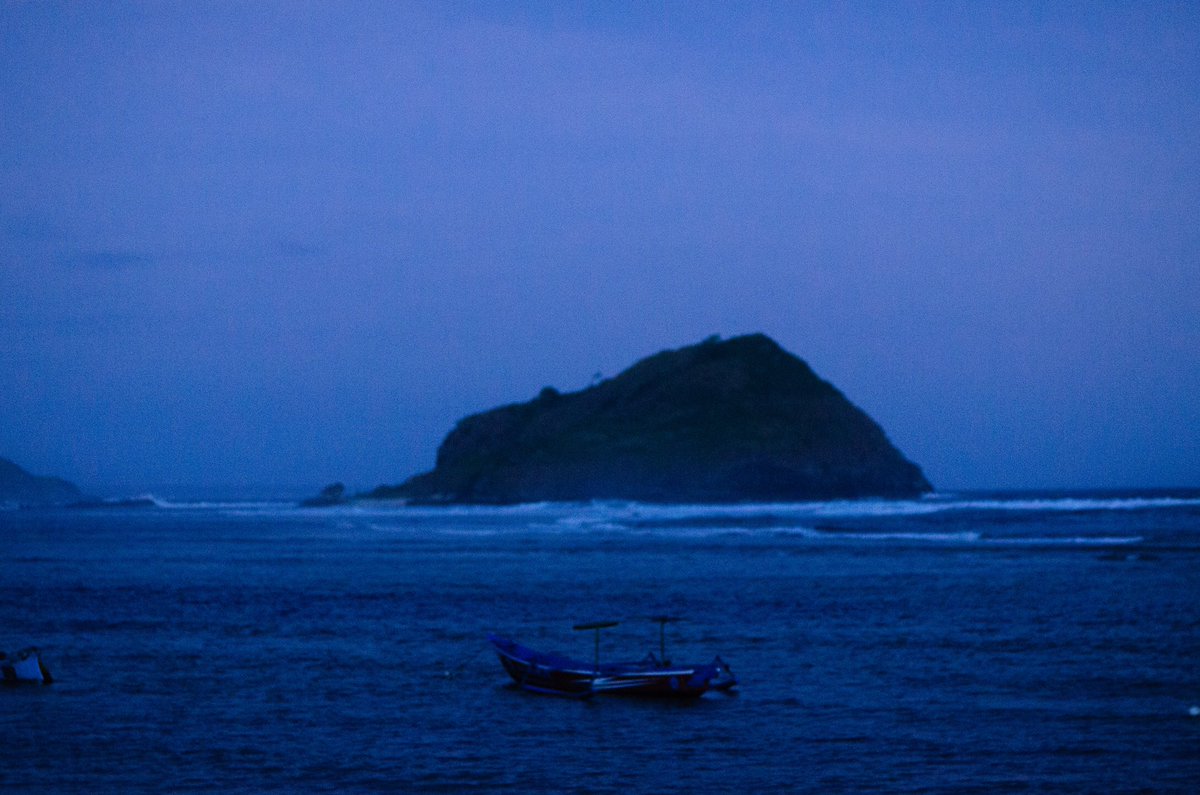 scharingersimon's tweet photo. @vanschneider @unsplash I think for me it was the atmosphere in Lombok 🌑 https://t.co/vVzxGVBDxP