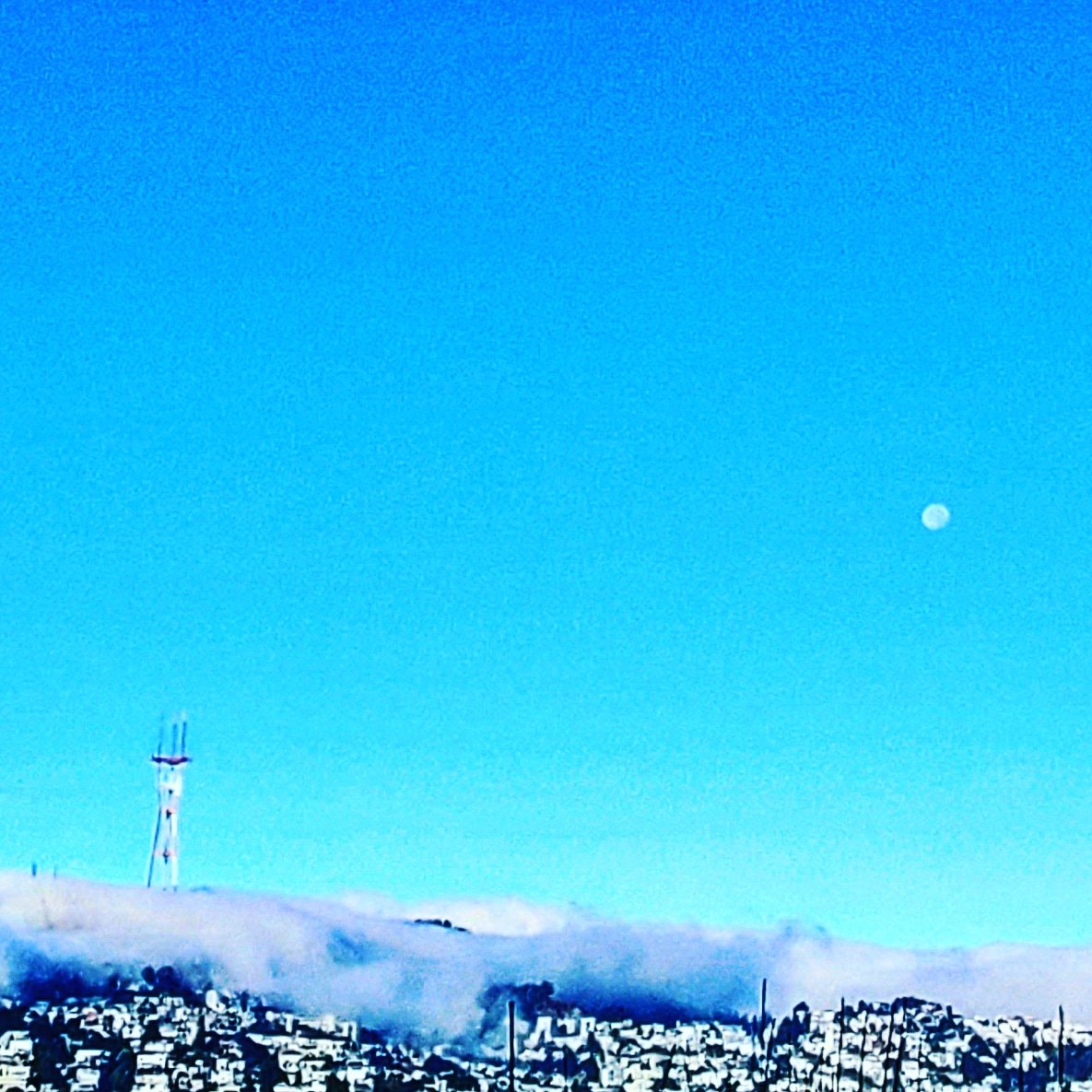 AHITHFF's tweet photo. #HellaFilters
#sanfrancisco #moon #fog
#sfstation https://t.co/3c57dfsA4m