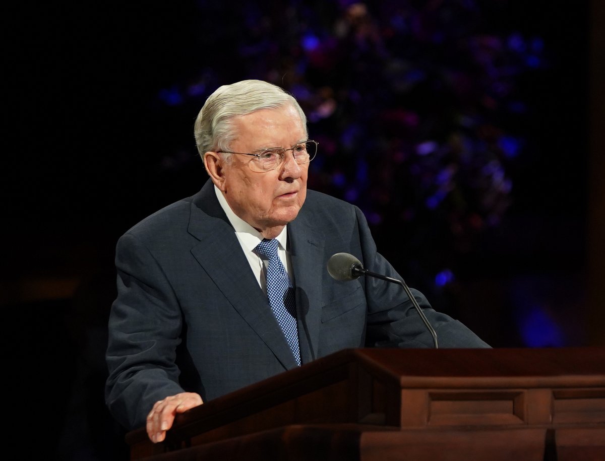 Ch_JesusChrist's tweet image. “Prayer will lift us and draw us together as individuals, as families, as a Church, and as a world. Prayer will influence scientists and help them toward discoveries of vaccines and medications that will end this pandemic.” —President @BallardMRussell #GeneralConference