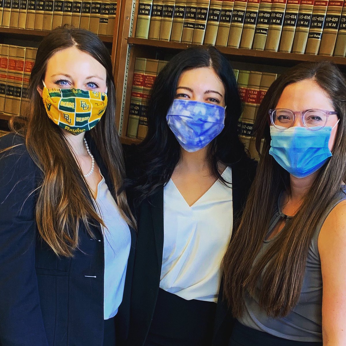 BIG CONGRATULATIONS are in order for the team of Amanda Wayne, @whatsjcoxsay, and @bregard_grace, who finished as semi-finalists in this past weekend’s Summit Cup mock trial tournament hosted by <a href="/SturmCOL/">Sturm College of Law</a>!!

What a great start to the season for <a href="/BaylorLawSchool/">Baylor Law School</a>!! 

#SicEm