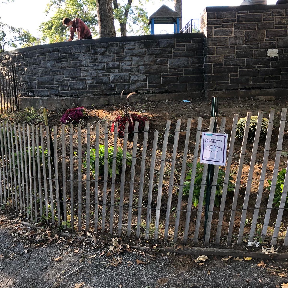 BookreadsS's tweet photo. We “Love Your Block” ! @ Summit Playground 🤝🌺Thankyou @CitizensNYC @NYCService @NYCParks @BookreadsS #amayasbookreads #readitgrowit #loveyourblock #event #volunteers #park #summit #summitave #summitplayground #bronx #highbridge #community #communityleaders #beautify #parks https://t.co/EA1vl7wn1G
