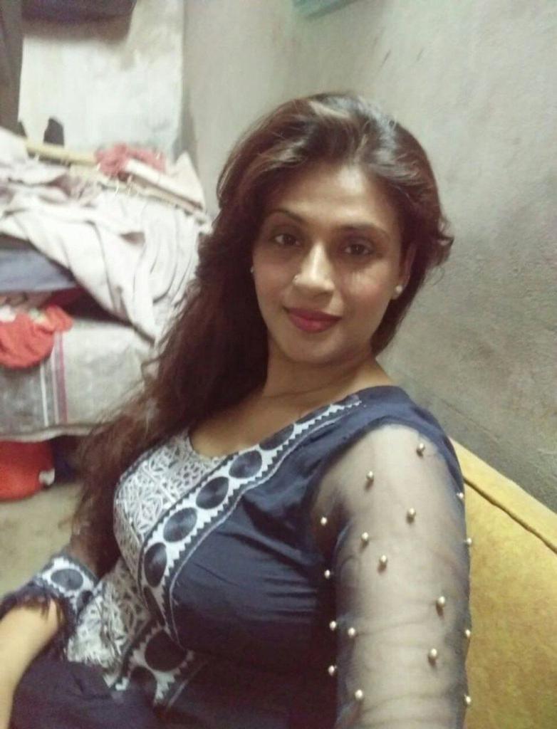 DesiGirl on X: Hot North Indian girl 🙈 Sexy body pics with hubby...😍 10  likes for Direct link t.coeSNTPDUPrG  X